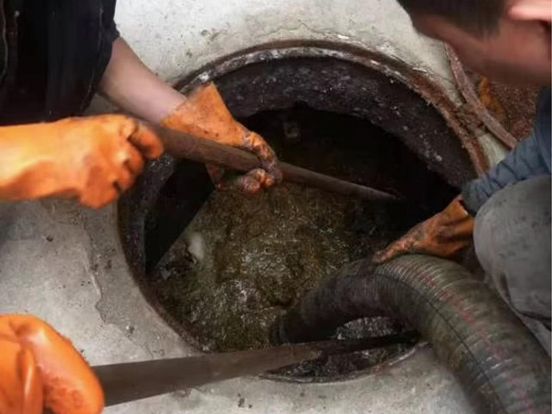 黄冈清理化粪池时如何避免沼气的危害？